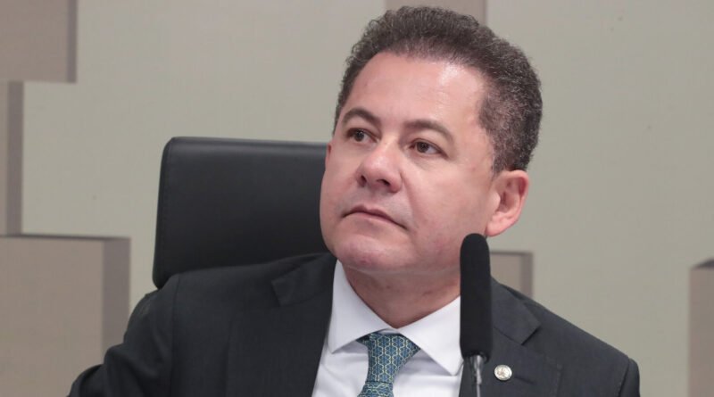 Deputado envolvido em encontro entre Mendonça e Vorcaro é investigado pela PF por tráfico de influência em tribunais superiores