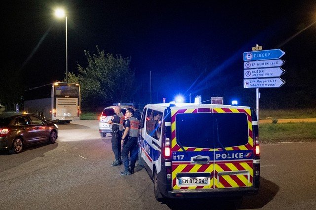 Descarrilamento de Trem na França: 44 Feridos em Acidente com Quase 200 Passageiros