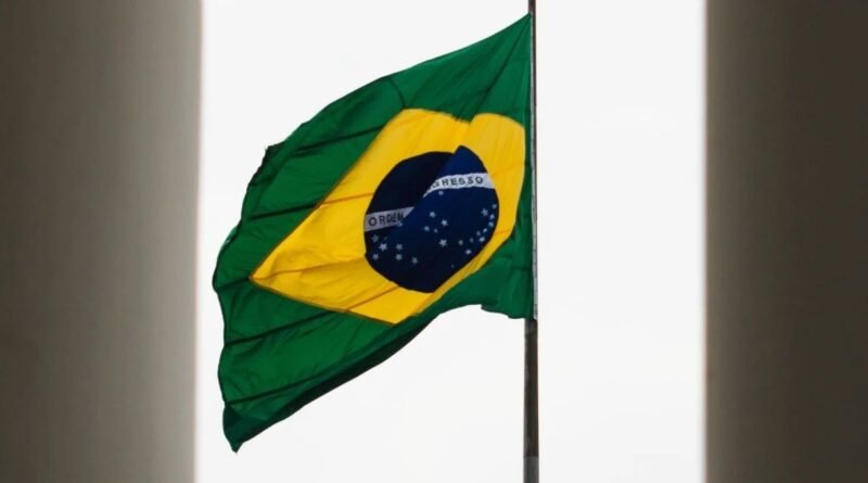 Desfile de 7 de Setembro em Brasília conta com a presença de Lula, Fachin e líderes do Congresso