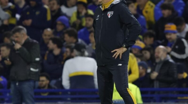 Dorival planeja partida decisiva após derrota em Buenos Aires