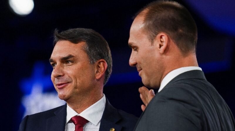 Eduardo Bolsonaro aponta Marcelo Kayath como forte candidato ao Ministério da Fazenda, apesar de apoio anterior a Lula