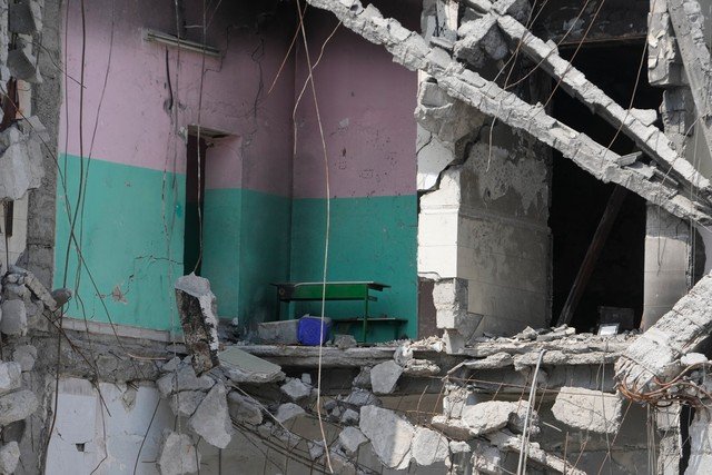 Escola iraniana bombardeada se transforma em emocionante memorial para crianças; confira as fotos