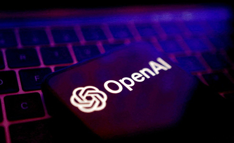 Logo da OpenAI no celular.