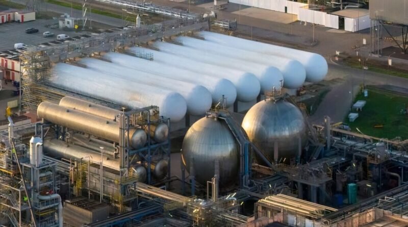 Europa abre maior usina de captura de carbono em meio a desânimo nos esforços climáticos