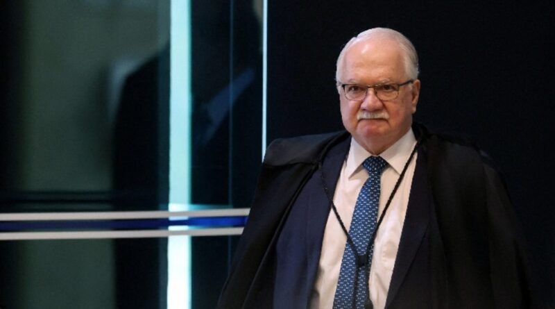 Fachin apoia Moraes e decide pelo fim do sigilo na rede de pagamentos do Banco Master