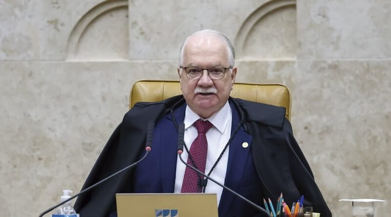 Fachin concede 24 horas para PF fornecer informações sobre celular de Vorcaro