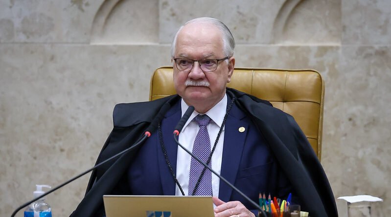 Fachin concede prazo de cinco dias para Moraes, Mendonça, Gonet e PF prestarem esclarecimentos