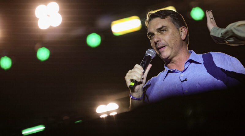Flávio Bolsonaro busca ser reconhecido como o novo Visconde de Mauá no Ceará