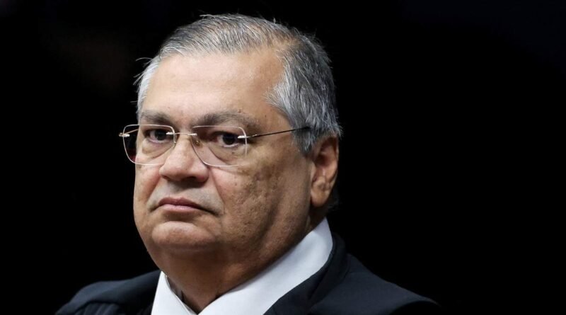 Flávio Dino afirma nas redes sociais que STF é superior a seus integrantes