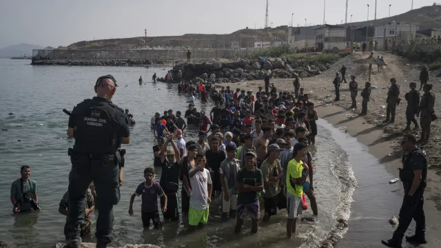Inteligência espanhola avisa Marrocos e Madri sobre influxo de imigrantes em Ceuta