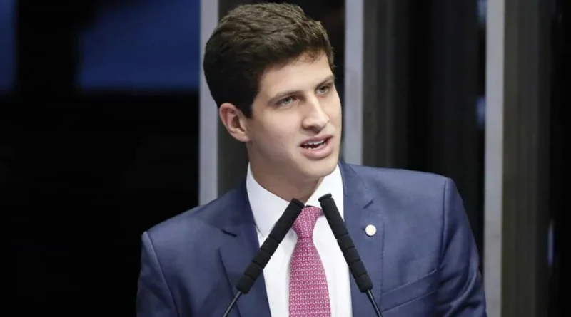 João Campos critica debate no STF e afirma que gera 'cortina de fumaça' para a eleição