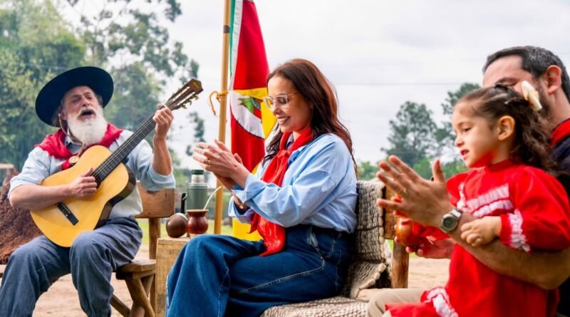 Juliana Brizola realiza gravações e entrevistas em agenda de campanha