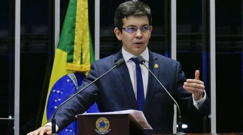 Líder do governo Lula propõe PEC que estabelece código de ética e quarentena para ministros do STF