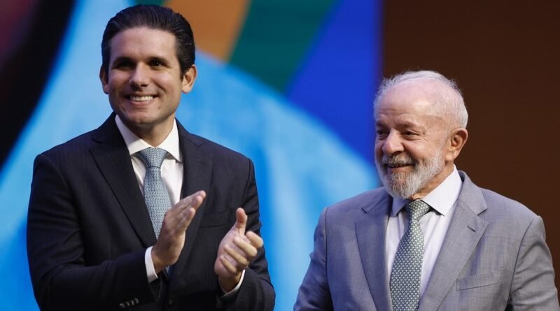 Lula e Hugo Motta celebram aprovação da Política de Minerais Críticos