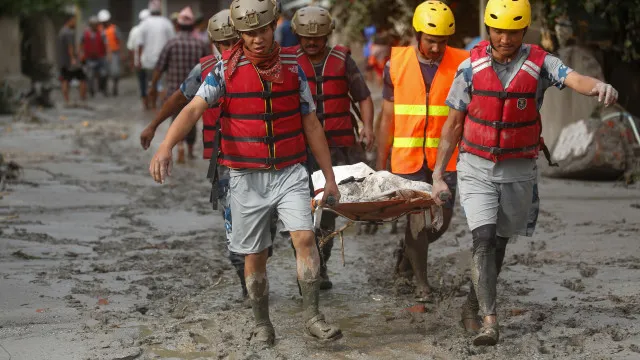 Mais de 6.000 pessoas permanecem desaparecidas no Nepal e a maioria dos corpos ainda não foi recuperada