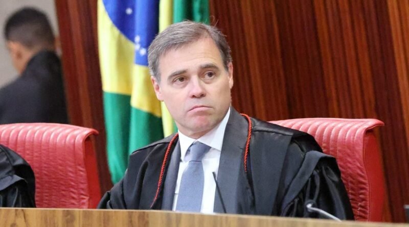 Mendonça revoga sigilo de processo relacionado a pagamentos de Vorcaro
