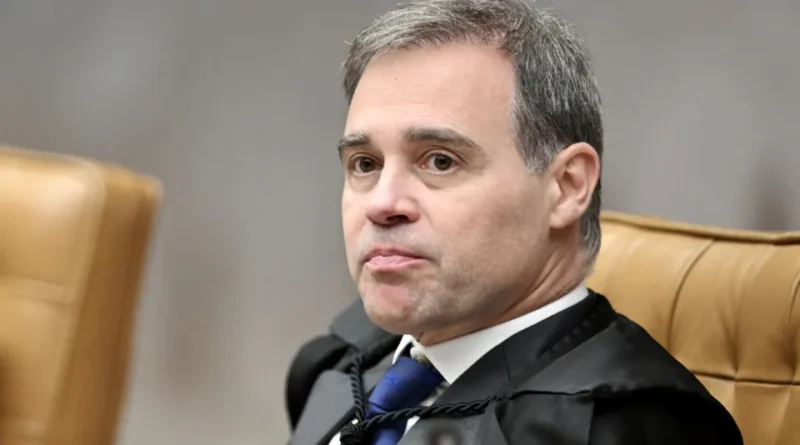 Mendonça solicita reunião para discutir relatório sobre Moraes enquanto PF aponta excessos