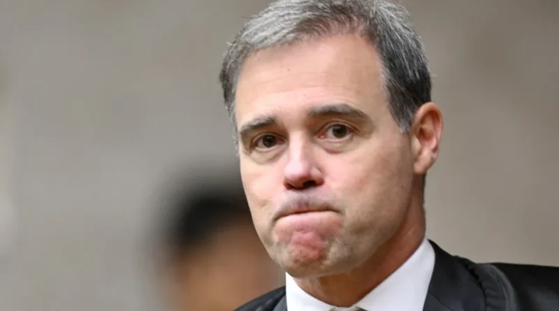 Mensagens no celular de Vorcaro revelam informações sobre André Mendonça e filhos de Fux e Kassio