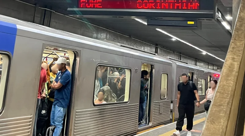 Metrô de São Paulo implementará pagamento por aproximação em todas as catracas a partir de data definida