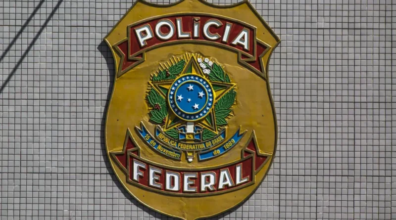Operação da PF com apoio de Dino mira 'Dark Horse' e Mario Frias em meio à crise no STF
