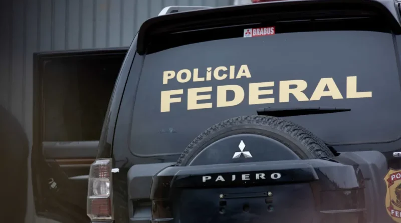 Operação da PF investiga emendas para filme 'Dark Horse' e apreende armas