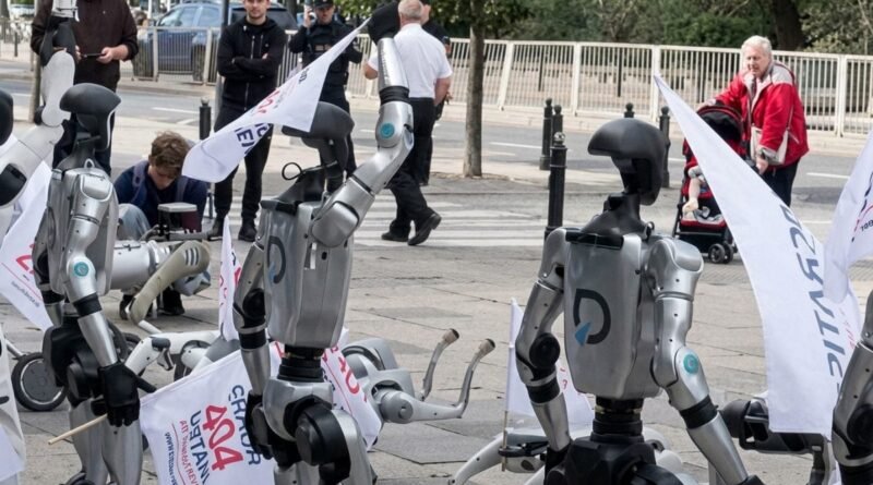 Organização realiza protesto com robôs na Polônia exigindo regulamentação para inteligência artificial