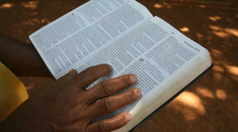 Pesquisa revela que 79% acreditam que opinião política de líderes religiosos não impacta voto