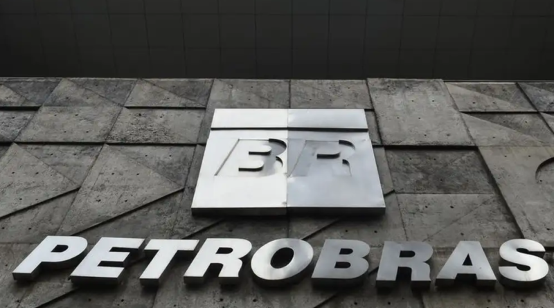 Petrobras aumenta preço da gasolina em R$ 0,63 e reverte redução do governo
