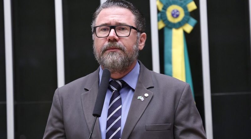 Projeto avança para garantir defesa a policiais processados durante o exercício da função
