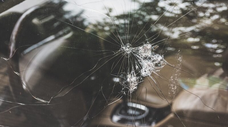 Quebra de vidro de carro para roubo pode resultar em pena de até 14 anos de prisão