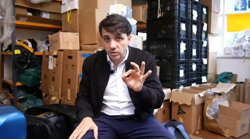 Renan Santos critica suspensão de campanha e anuncia ida ao TSE, classificando decisão como ilegal e persecutória