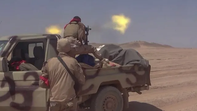 Sauditas realizam bombardeios no Iémen enquanto houthis atacam porto no mar Vermelho