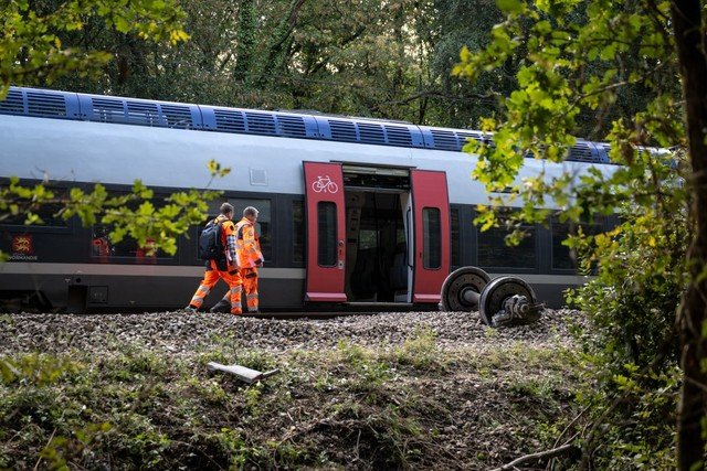 Suspeita de Sabotagem em Descarrilamento de Trem na França Deixa 44 Feridos