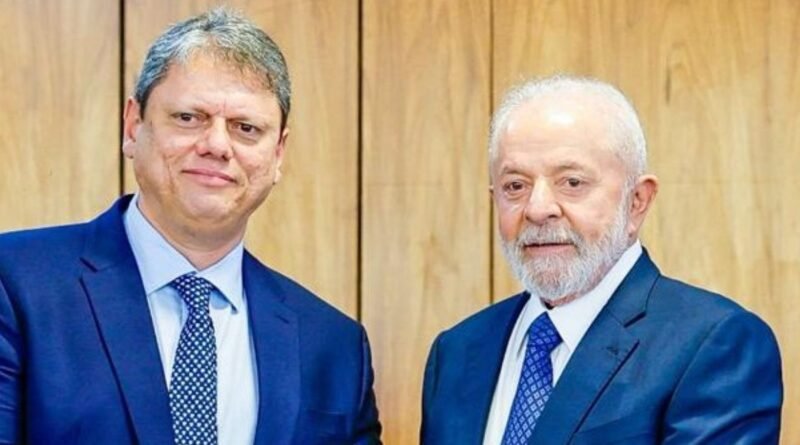 Tarcísio responde a críticas do PT sobre propaganda do horário eleitoral