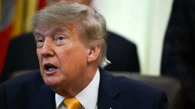 Trump solicita a Putin o término da guerra, enquanto presidente russo nega ter intenções hostis em relação à Europa