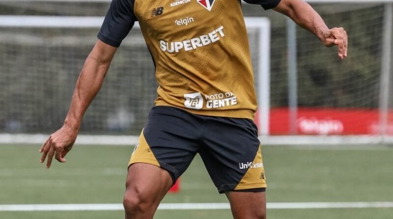 Victor Sá retorna de lesão e reforça o São Paulo no confronto contra o Boca Juniors