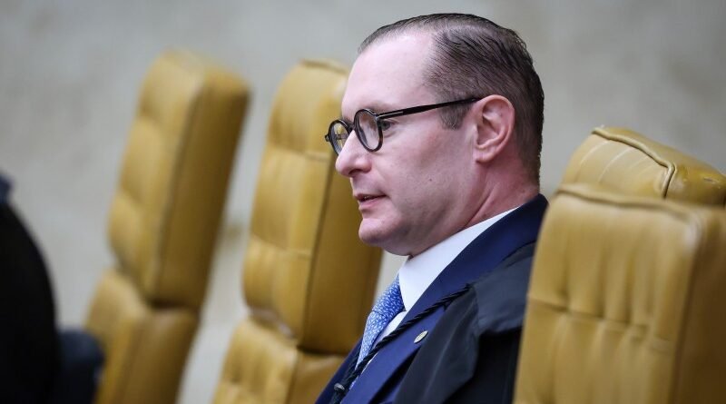 Zanin determina que PF entregue dados do celular de Vorcaro até às 23h de hoje
