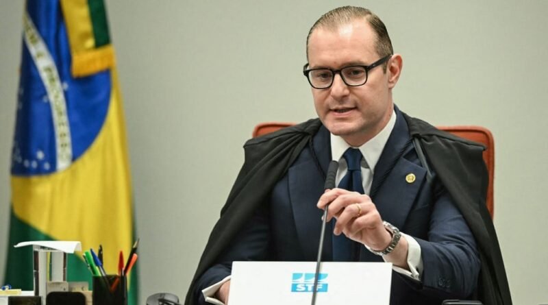 Zanin solicita à PF envio de dados do celular de Vorcaro